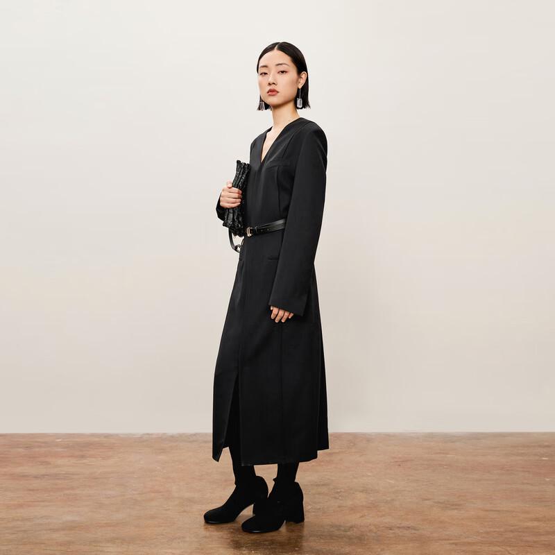 ПЛАТЬЕ С V-ОБРАЗНЫМ ВЫРЕЗОМ И ПРЯМЫМ ДЛИННЫМ РУКАВОМ из осенней коллекции 2024 M
ПЛАТЬЕ С V-ОБРАЗНЫМ ВЫРЕЗОМ И ПРЯМЫМ ДЛИННЫМ РУКАВОМ из осенней коллекции 2024 M