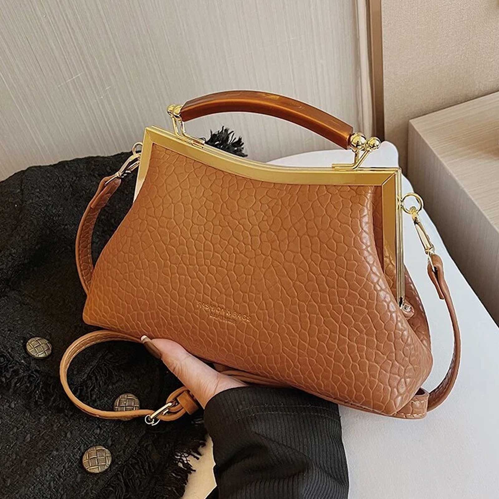 Elegant Retro Y2K Handbag PU Leather Crossbody Bag with Detachable Strap Designer Top Handle Purses for Women Travel Work зелений
Elegant Retro Y2K Handbag PU Leather Crossbody Bag with Detachable Strap Designer Top Handle Purses for Women Travel Work зелений