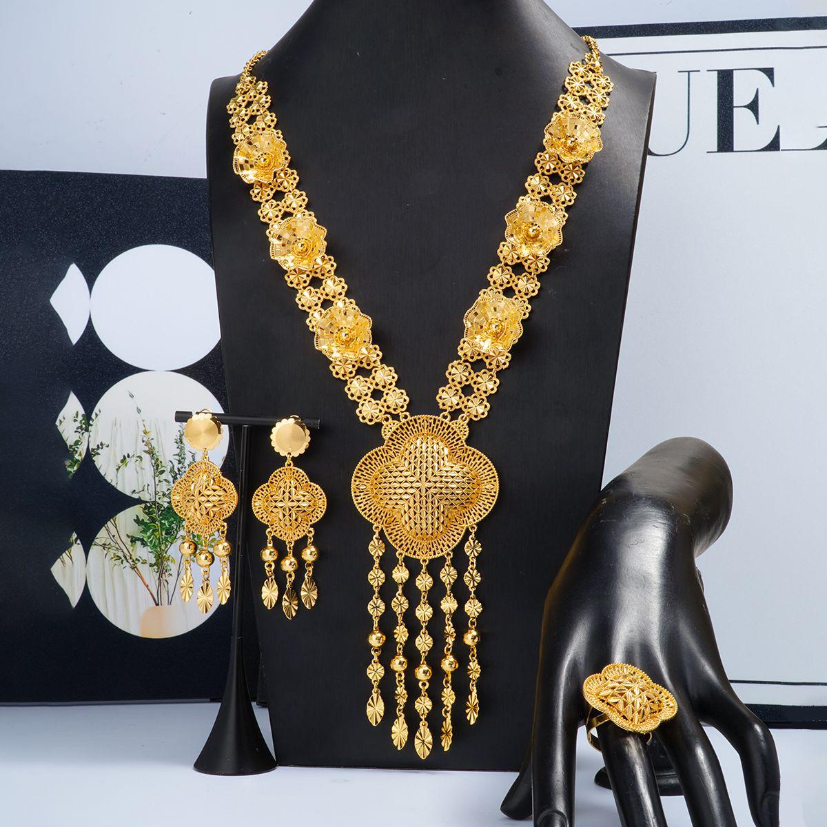 Роскошный винтажный комплект с цветочным узором, кисточками, ожерелье, серьги и кольцо из Дубая
Роскошный винтажный комплект с цветочным узором, кисточками, ожерелье, серьги и кольцо из Дубая