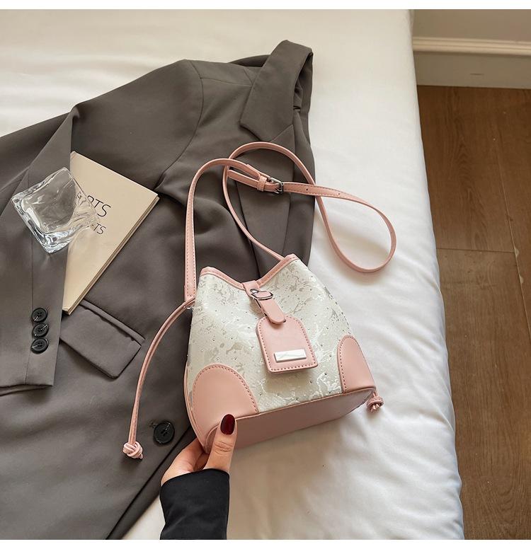 This year, the popular textured small bag women s 2025 new fashion versatile messenger bag niche design foreign style bucket bag
This year, the popular textured small bag women s 2025 new fashion versatile messenger bag niche design foreign style bucket bag
