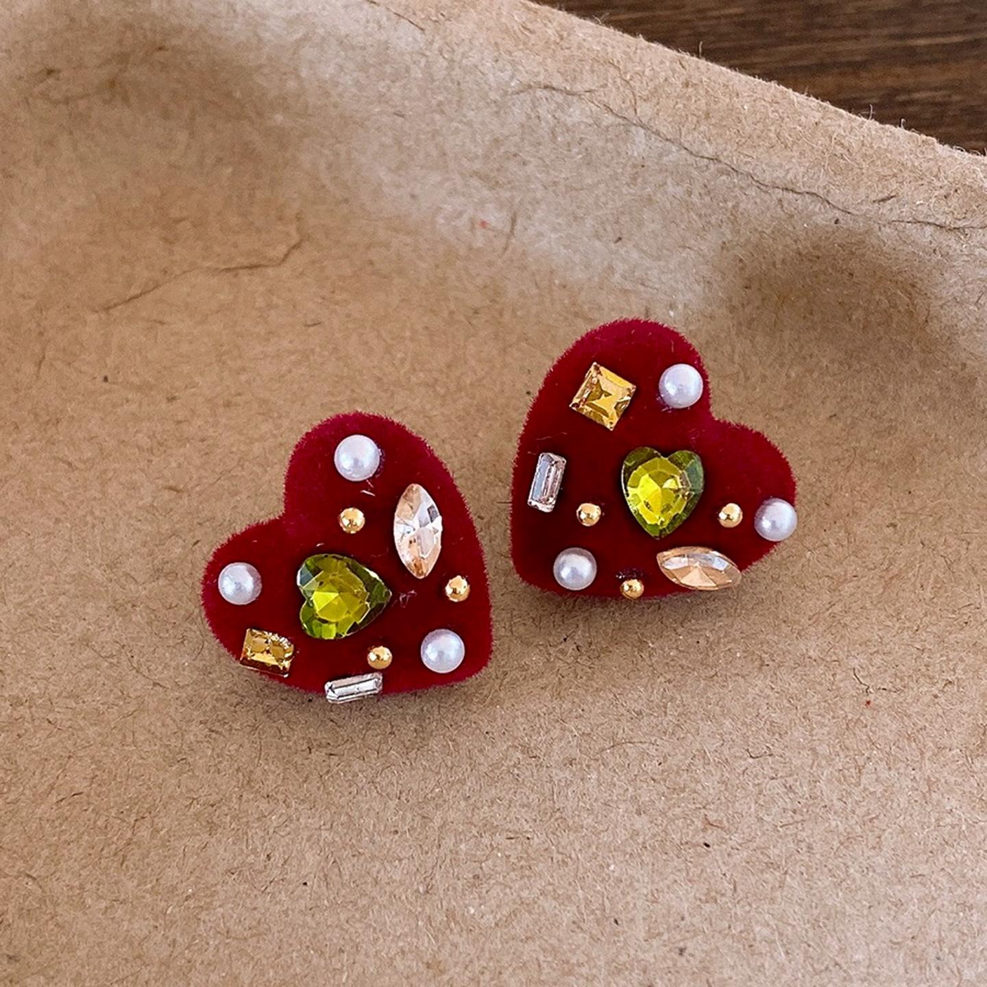 Autumn and winter flocking diamond-encrusted love earrings, earrings, fashionable exquisite and simple earrings, women
Autumn and winter flocking diamond-encrusted love earrings, earrings, fashionable exquisite and simple earrings, women