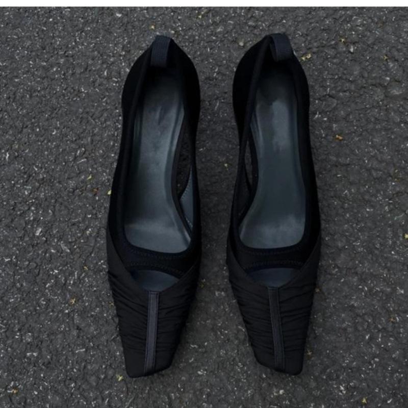 Niche design pleated pointed single shoes women s 2024 autumn new mid-heel retro thin heel color matching mid-ancient high heels 34
Niche design pleated pointed single shoes women s 2024 autumn new mid-heel retro thin heel color matching mid-ancient high heels 34