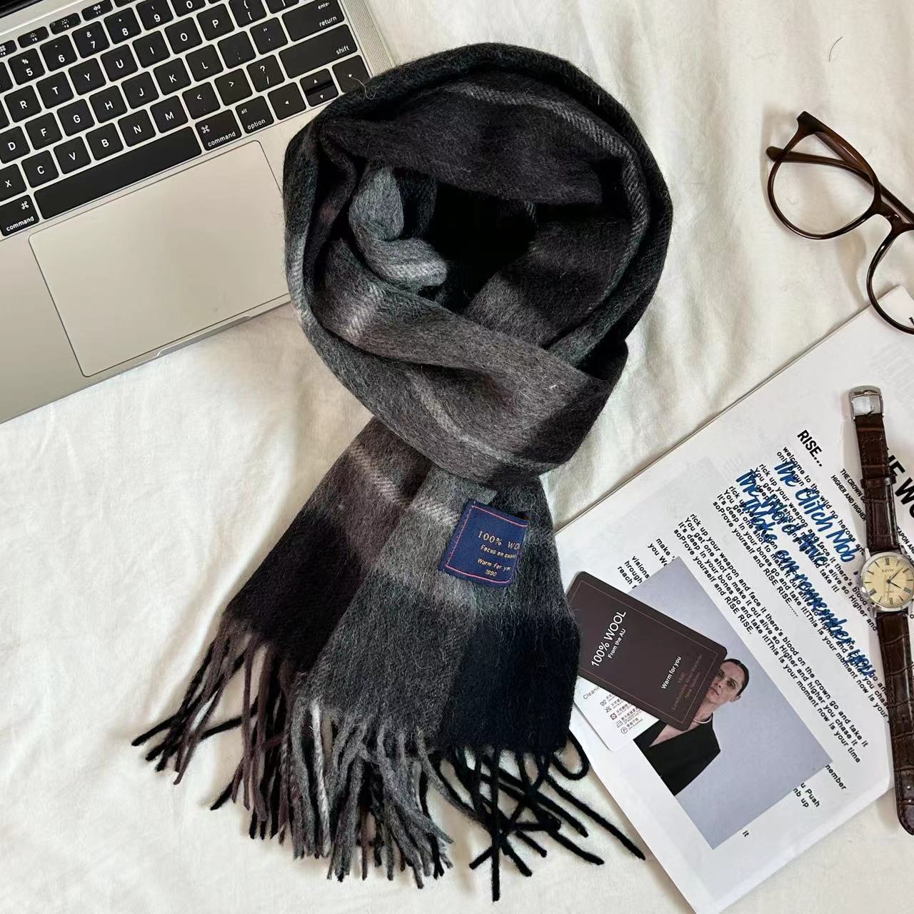 High Quality 100% Wool Scarf Men Winter Autumn Pure Wool Fashion Classic Warm Thick British Versatile Muffler Male Shawl Women 188-32CM
High Quality 100% Wool Scarf Men Winter Autumn Pure Wool Fashion Classic Warm Thick British Versatile Muffler Male Shawl Women 188-32CM