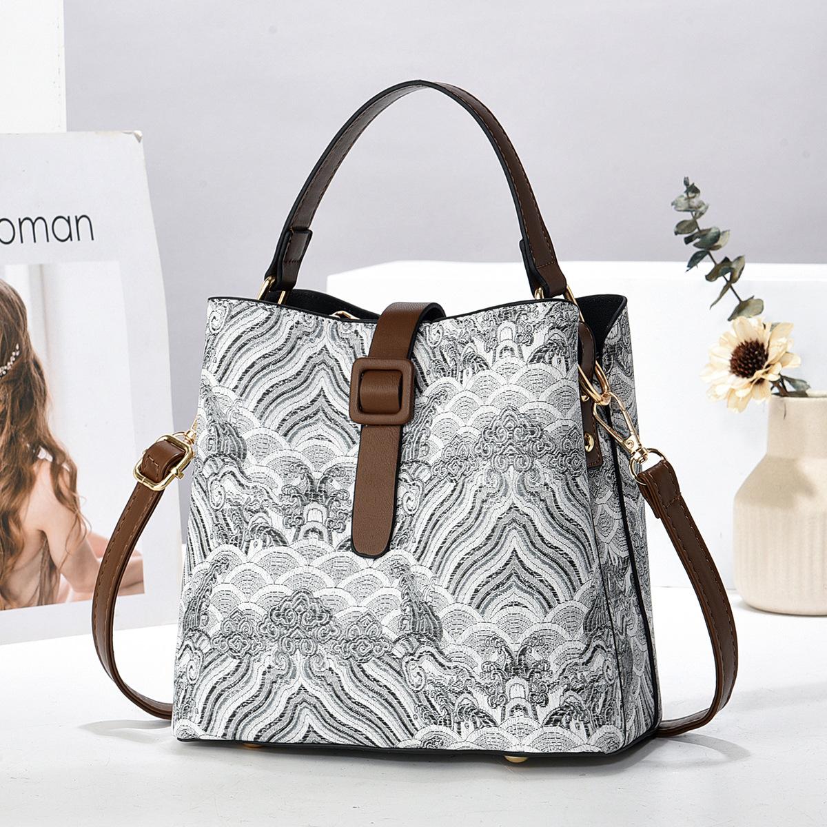 Bucket bag traditional style handbag factory women s bag fashion versatile trendy shoulder messenger bag 19*12*19
Bucket bag traditional style handbag factory women s bag fashion versatile trendy shoulder messenger bag 19*12*19