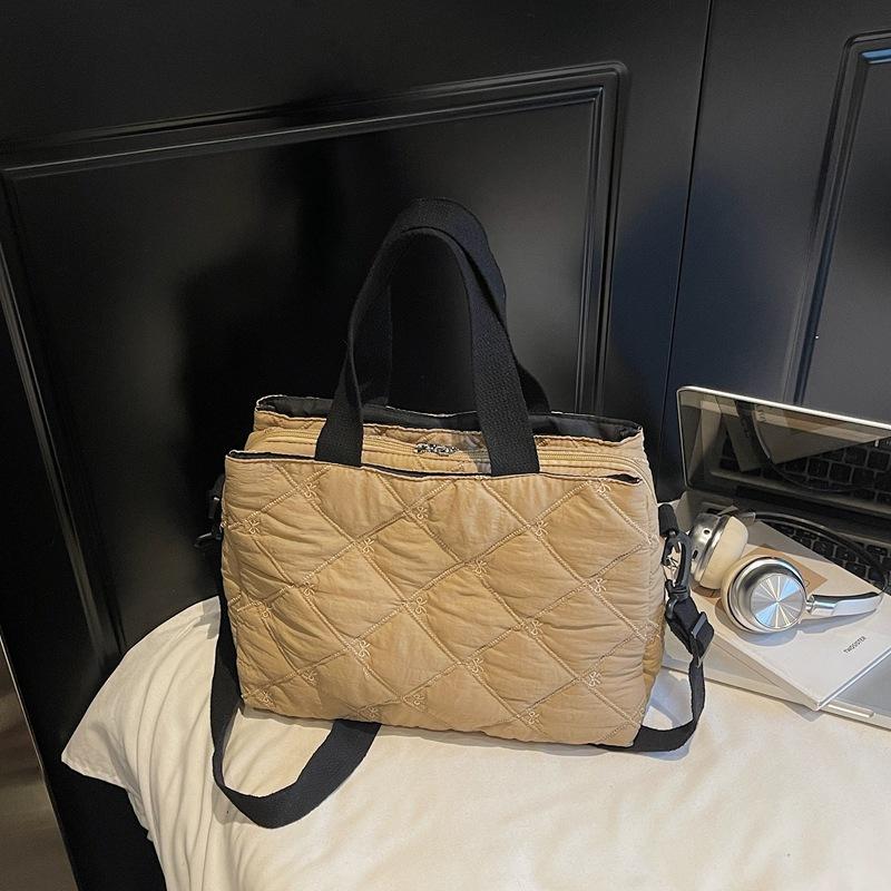 Spring New Diamd Quilted Top Handle Bag Korean Bow Embroidery Casual and Simple Shoulder Bag for Women Commuting Cott Bag
Spring New Diamd Quilted Top Handle Bag Korean Bow Embroidery Casual and Simple Shoulder Bag for Women Commuting Cott Bag