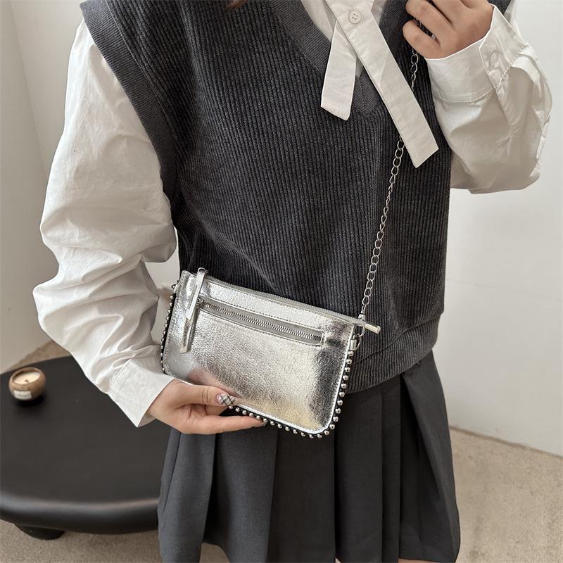 New temperament fashion design solid color retro fresh texture shoulder envelope bag chain messenger bag чорний
New temperament fashion design solid color retro fresh texture shoulder envelope bag chain messenger bag чорний