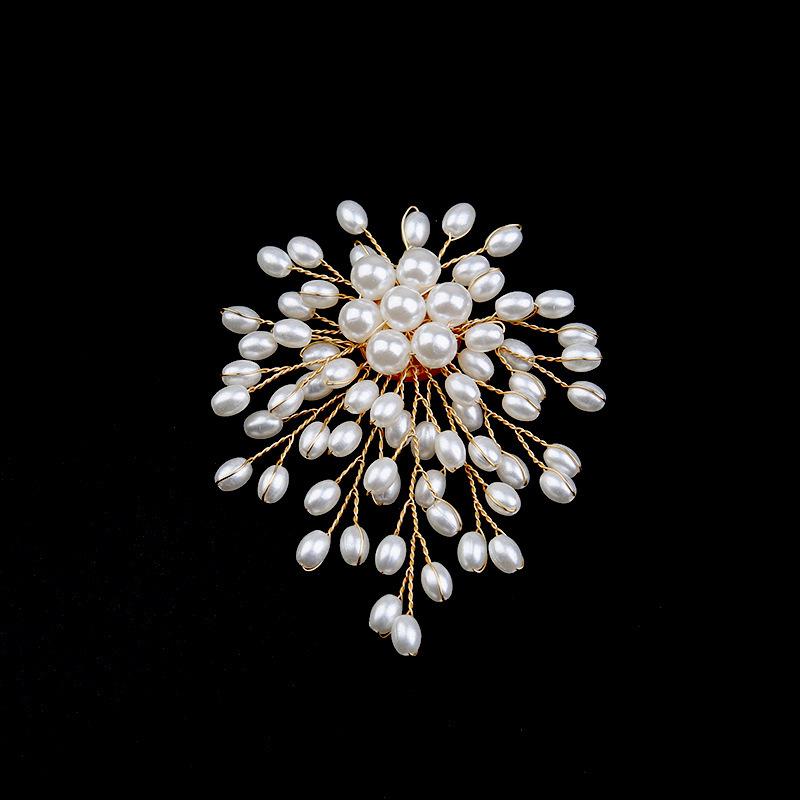 White pearl updo, haircomb, headdress, handmade hairpin, crown headdress, flower comb hair ornament
White pearl updo, haircomb, headdress, handmade hairpin, crown headdress, flower comb hair ornament