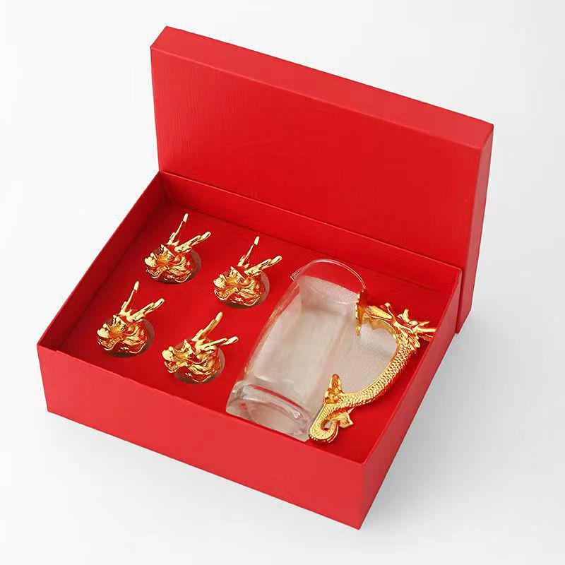 Набор бокалов для вина с изображением китайского зодиака дракона - элегантная подарочная коробка с изображением головы животного One pot and four cups
Набор бокалов для вина с изображением китайского зодиака дракона - элегантная подарочная коробка с изображением головы животного One pot and four cups