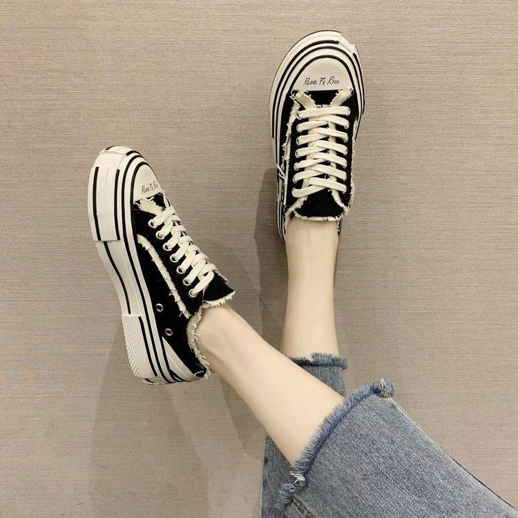 Женская обувь больших размеров 41-43 на полную ногу, парусиновые туфли на платформе, студенческие кеды в корейском стиле, женская осенняя новая повседневная обувь 42 43 чёрный
Женская обувь больших размеров 41-43 на полную ногу, парусиновые туфли на платформе, студенческие кеды в корейском стиле, женская осенняя новая повседневная обувь 42 43 чёрный