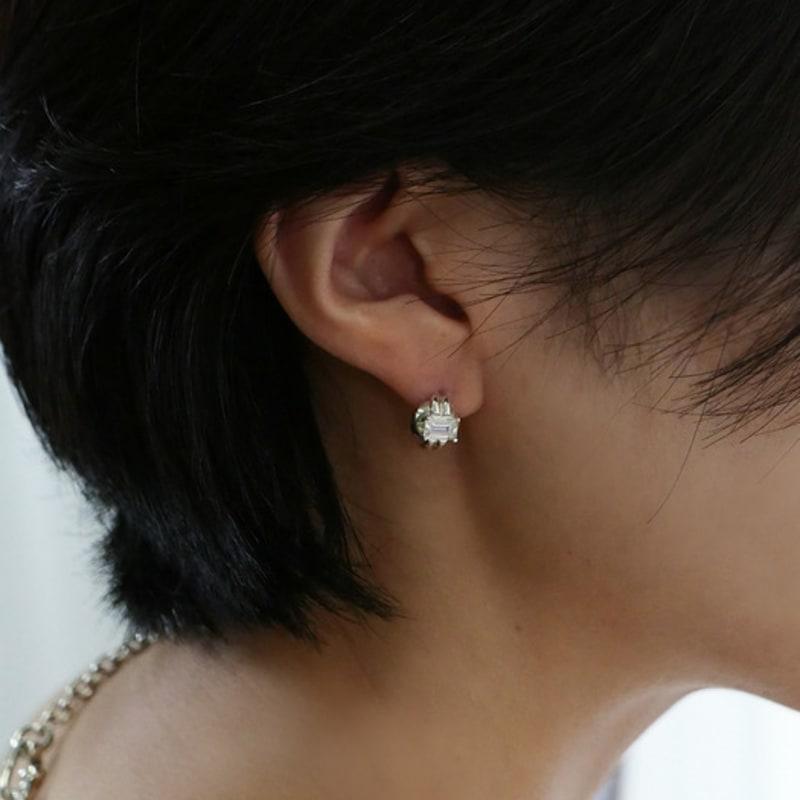 fINE HABIT Emel Kolo Hoops Earrings Natural Silver
fINE HABIT Emel Kolo Hoops Earrings Natural Silver