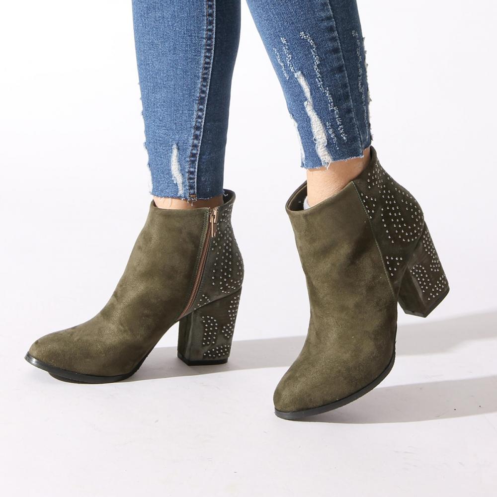 Зеленые замшевые женские ботинки и ботильоны
Зеленые замшевые женские ботинки и ботильоны