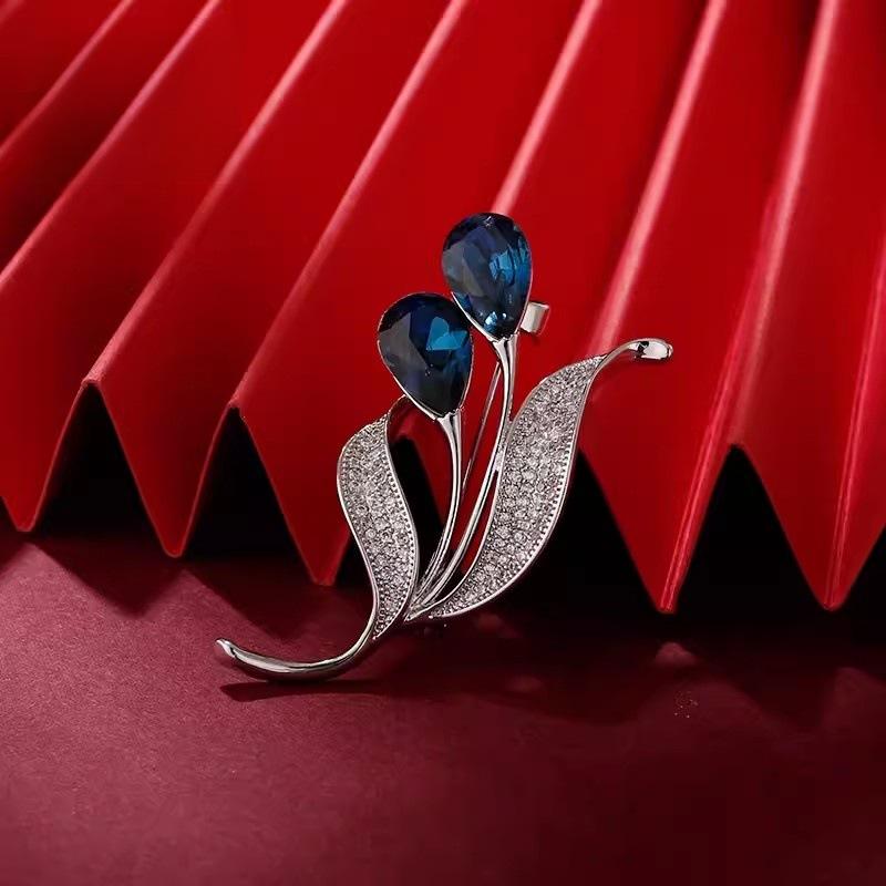 Mo Blue Brooch High-End Женская Изысканная Роскошная Цветочная Булавка Темперамент Нишевый Дизайн Брошь Костюм Аксессуары
Mo Blue Brooch High-End Женская Изысканная Роскошная Цветочная Булавка Темперамент Нишевый Дизайн Брошь Костюм Аксессуары