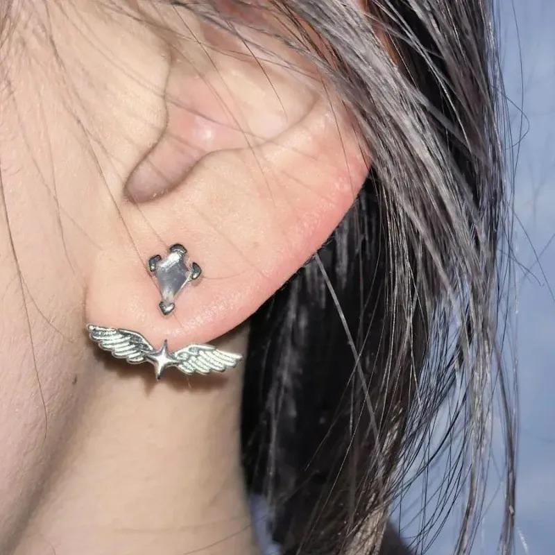 1Pcs Niche New Design Angel Wings Earrings Y2K Cool and Fashionable Rear Hanging Zircon Earrings for Women Zircon 2026 Gifts
1Pcs Niche New Design Angel Wings Earrings Y2K Cool and Fashionable Rear Hanging Zircon Earrings for Women Zircon 2026 Gifts