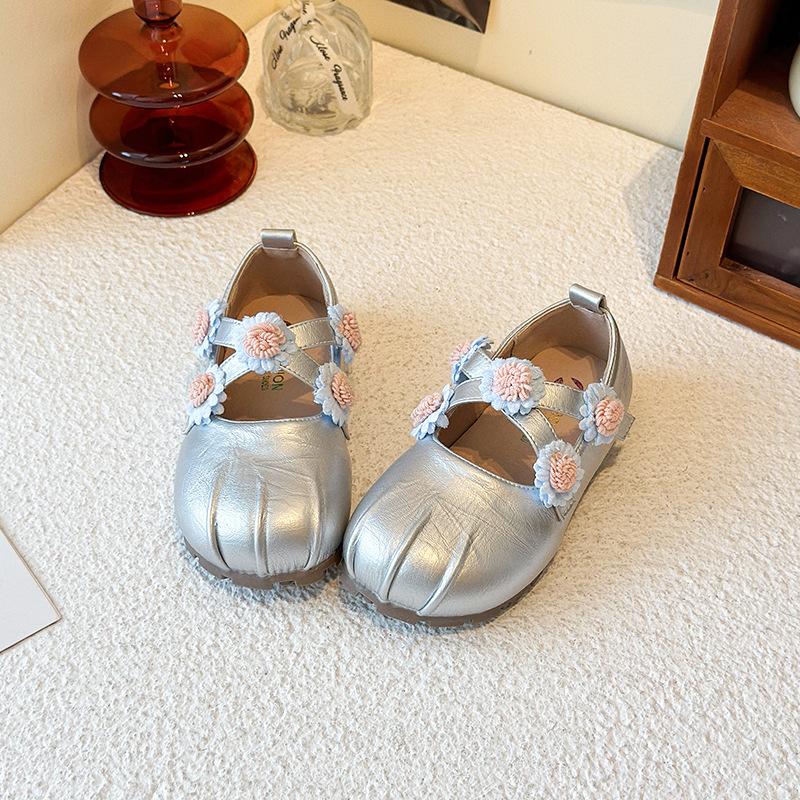 Princess shoes for girls2026Spring and Autumn Children s Korean Style Floral Cross-Strap Mary Jane Leather Shoes for Little Girls 23Inner Length14.5cm серебряный
Princess shoes for girls2026Spring and Autumn Children s Korean Style Floral Cross-Strap Mary Jane Leather Shoes for Little Girls 23Inner Length14.5cm серебряный