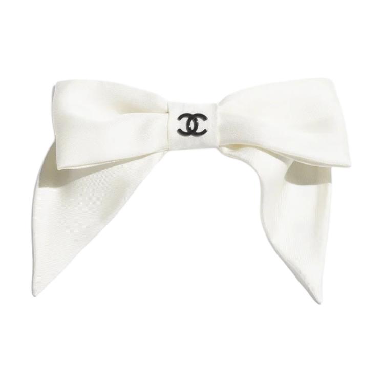 Chanel 24P Spring Summer Collection Double C Design Hair Clip Women accessories Multicolor AA9854-B15898-NV655 Marine Blue
Chanel 24P Spring Summer Collection Double C Design Hair Clip Women accessories Multicolor AA9854-B15898-NV655 Marine Blue
