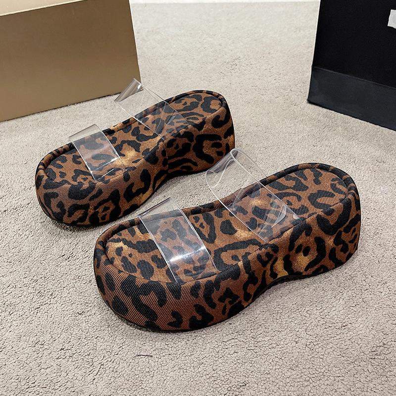 One-word slippers women s 2025 new fashionable and comfortable casual drag with skirt seaside beach drag tide 40 леопард друку кольору
One-word slippers women s 2025 new fashionable and comfortable casual drag with skirt seaside beach drag tide 40 леопард друку кольору