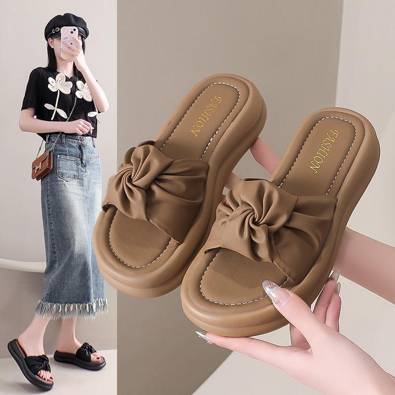 Outer slippers 2025 new spring and summer fashion versatile woven word fairy style soft bottom casual cool slippers female tide 35 хаки
Outer slippers 2025 new spring and summer fashion versatile woven word fairy style soft bottom casual cool slippers female tide 35 хаки