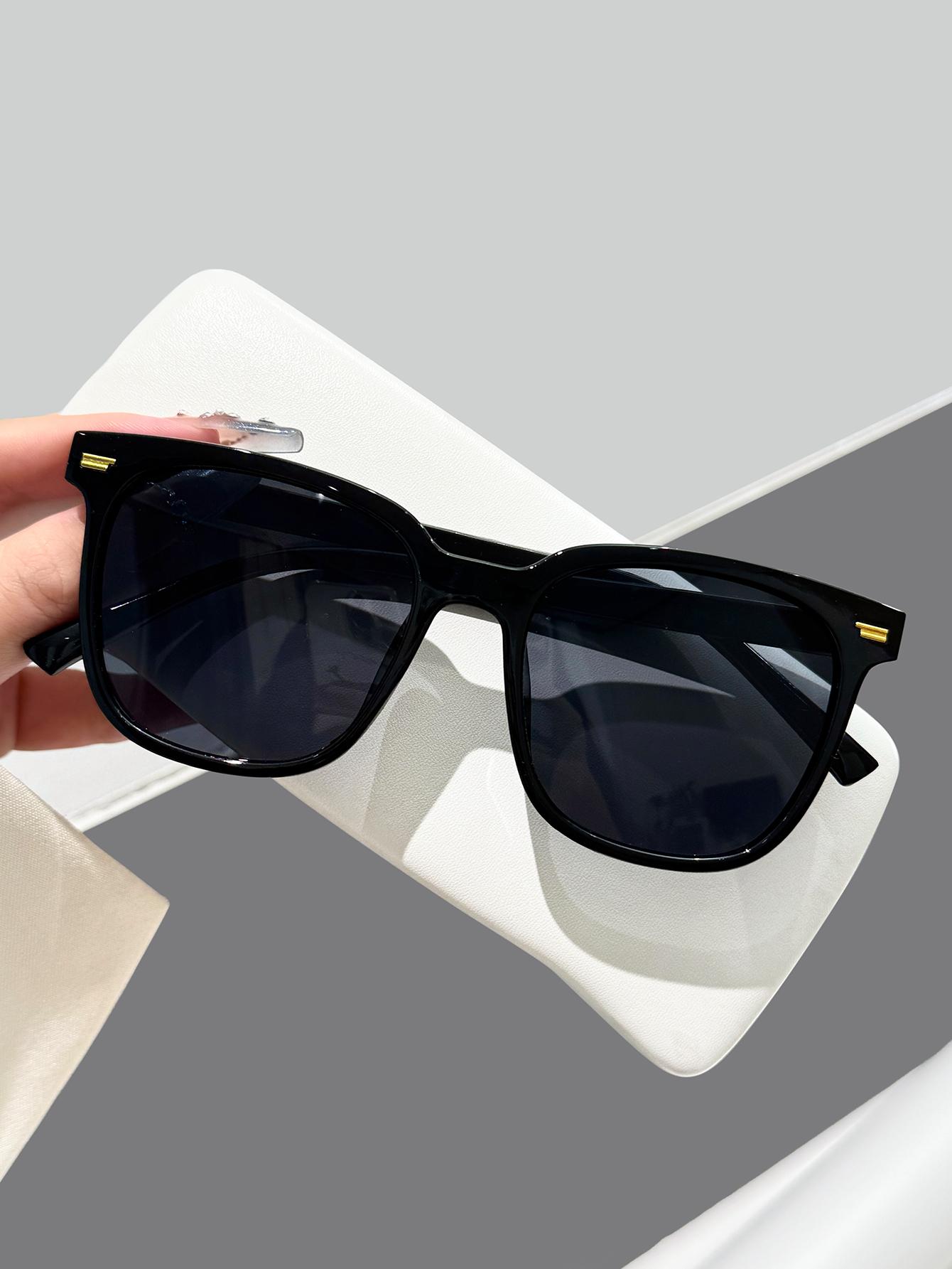 1Pc Classic Fashion Black Rectangular Frame Sunglasses Casual Fashion Glasses/Mirror Design Daily Wear Driving Outdoor
1Pc Classic Fashion Black Rectangular Frame Sunglasses Casual Fashion Glasses/Mirror Design Daily Wear Driving Outdoor