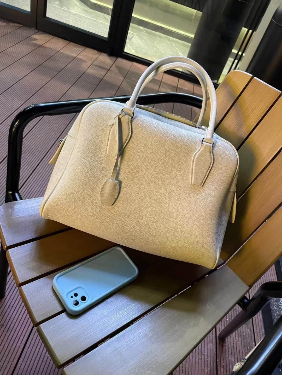 Минималистичная сумка-тоут Boston Bowling из коровьей кожи первого слоя, женская сумка из высококачественной кожи, большая вместительная сумка-подушка 31.5x13x26cm
Минималистичная сумка-тоут Boston Bowling из коровьей кожи первого слоя, женская сумка из высококачественной кожи, большая вместительная сумка-подушка 31.5x13x26cm