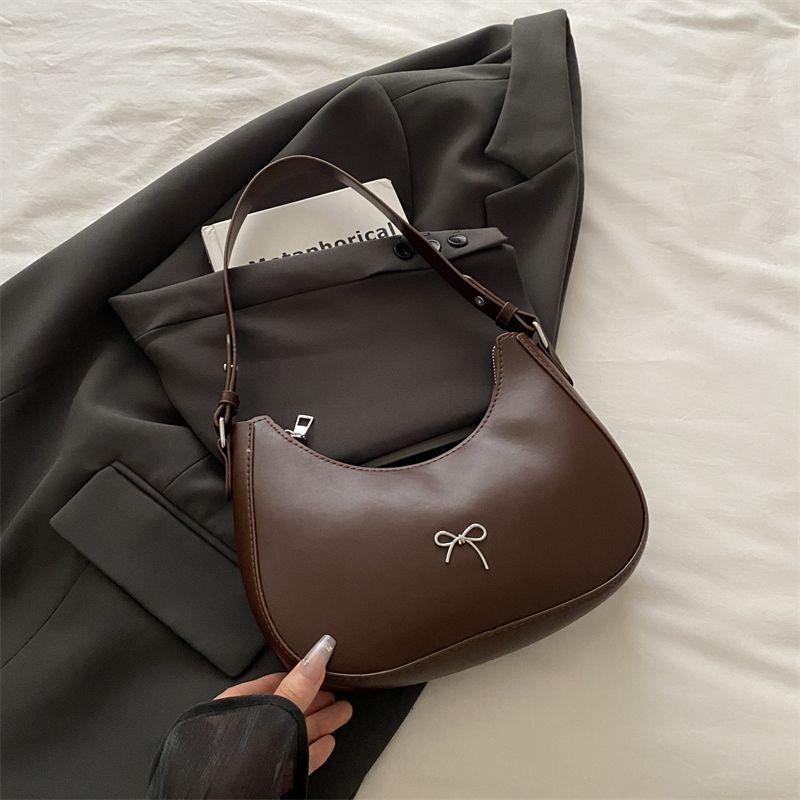 This year s popular bag women s new versatile fashion underarm bag Internet celebrity high-end bag niche design messenger bag коричневый
This year s popular bag women s new versatile fashion underarm bag Internet celebrity high-end bag niche design messenger bag коричневый