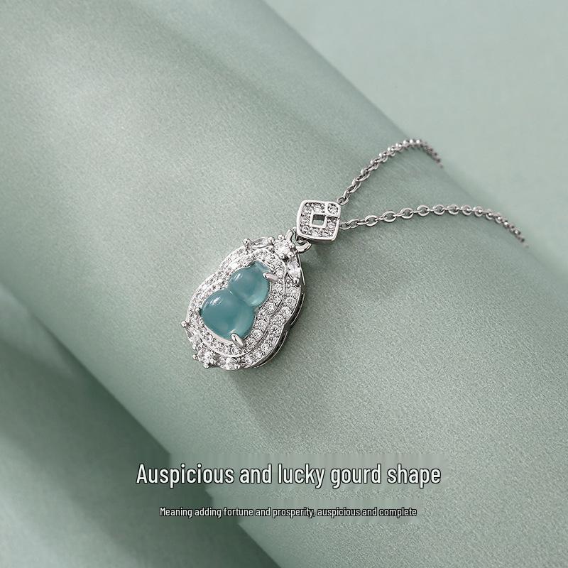 2024 High-End Women s Gourd Pendant Necklace: Light Luxury, Chinese Style, Clavicle Chain for a Chic Cold Temperament.
2024 High-End Women s Gourd Pendant Necklace: Light Luxury, Chinese Style, Clavicle Chain for a Chic Cold Temperament.