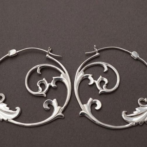 Vintage Round Inlaid Flower Leaf Grave Earrings Geometric Creativity Silver Color Dangle Earrings for Women Jewelry
Vintage Round Inlaid Flower Leaf Grave Earrings Geometric Creativity Silver Color Dangle Earrings for Women Jewelry