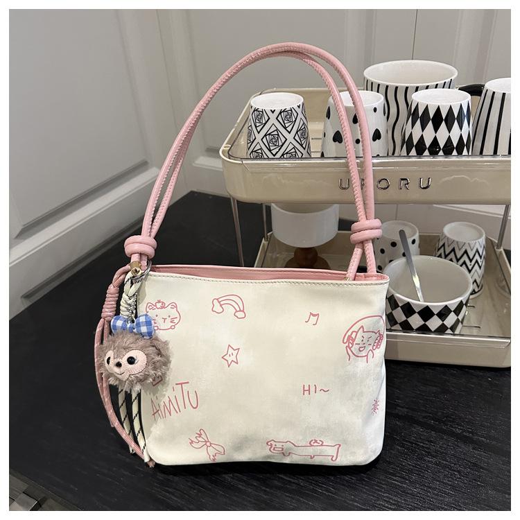 Casual simple niche design women s bag texture fashionable 2025 spring new trend large capacity shoulder messenger bag without pendant
Casual simple niche design women s bag texture fashionable 2025 spring new trend large capacity shoulder messenger bag without pendant