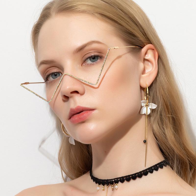 Non-Sheet Metal Diamond-Studded Glasses Female Half Frame Street Shot V-Shaped Decorative Mirror
Non-Sheet Metal Diamond-Studded Glasses Female Half Frame Street Shot V-Shaped Decorative Mirror
