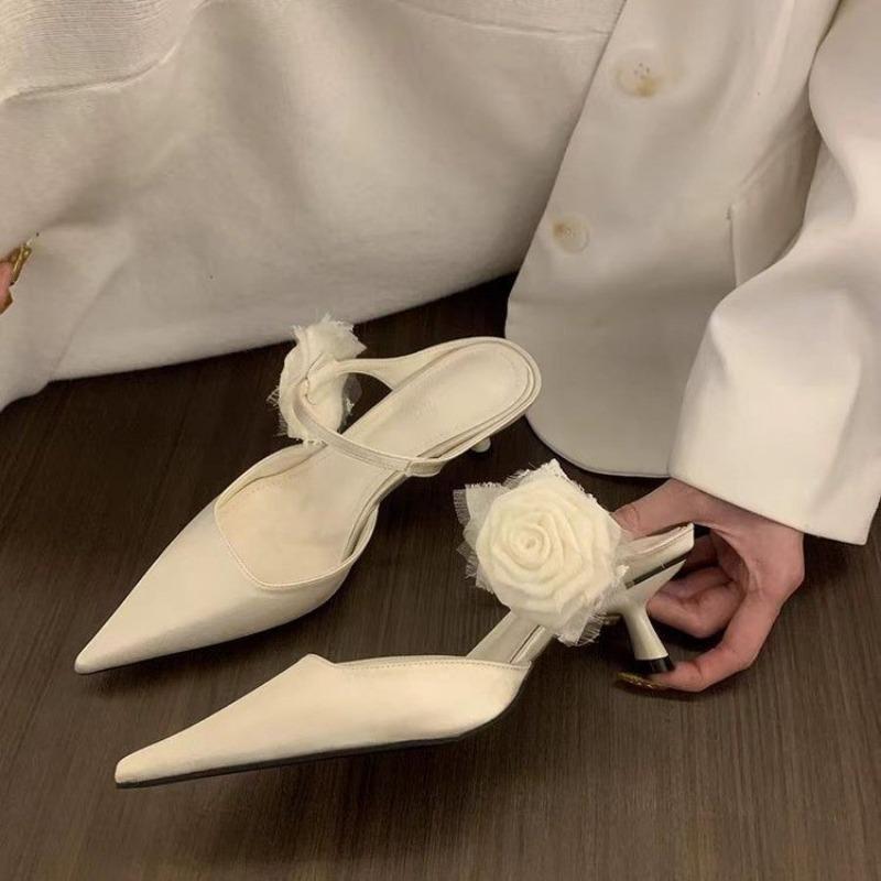 Модные женские шлепанцы с цветами, заостренный носок, тонкий каблук, атласная отделка носка, высокий каблук, нарядные, на один шаг, зрелые, элегантные, женские тапочки 43 белый
Модные женские шлепанцы с цветами, заостренный носок, тонкий каблук, атласная отделка носка, высокий каблук, нарядные, на один шаг, зрелые, элегантные, женские тапочки 43 белый