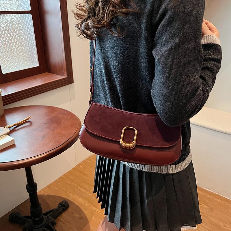 Versatile trend texture underarm bag women s 2025 autumn and winter new fashion single shoulder niche crossbody small square bag 26*7*13 чёрный
Versatile trend texture underarm bag women s 2025 autumn and winter new fashion single shoulder niche crossbody small square bag 26*7*13 чёрный