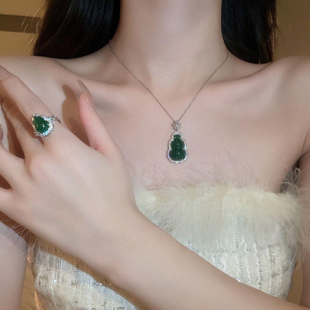 Country Tide Green Calabash Zircon Necklace New Chinese Style Collarbone Chain Women Ring
Country Tide Green Calabash Zircon Necklace New Chinese Style Collarbone Chain Women Ring