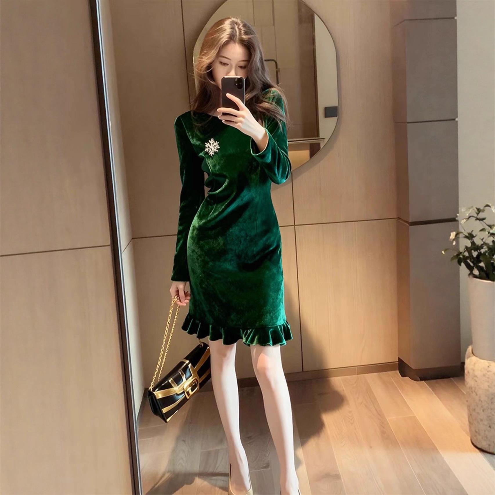 Hepburn-Style Green Velvet Bodycon Dress for Women - Autumn/Winter Elegant Occasion Wear M
Hepburn-Style Green Velvet Bodycon Dress for Women - Autumn/Winter Elegant Occasion Wear M