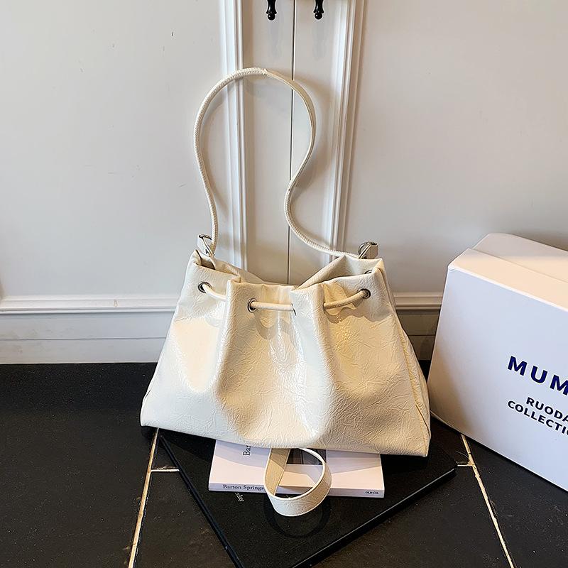 Bags Women s New Large Capacity Daily Commuter Versatile Messenger Bags Soft Leather Relaxation Bucket Bags белый
Bags Women s New Large Capacity Daily Commuter Versatile Messenger Bags Soft Leather Relaxation Bucket Bags белый