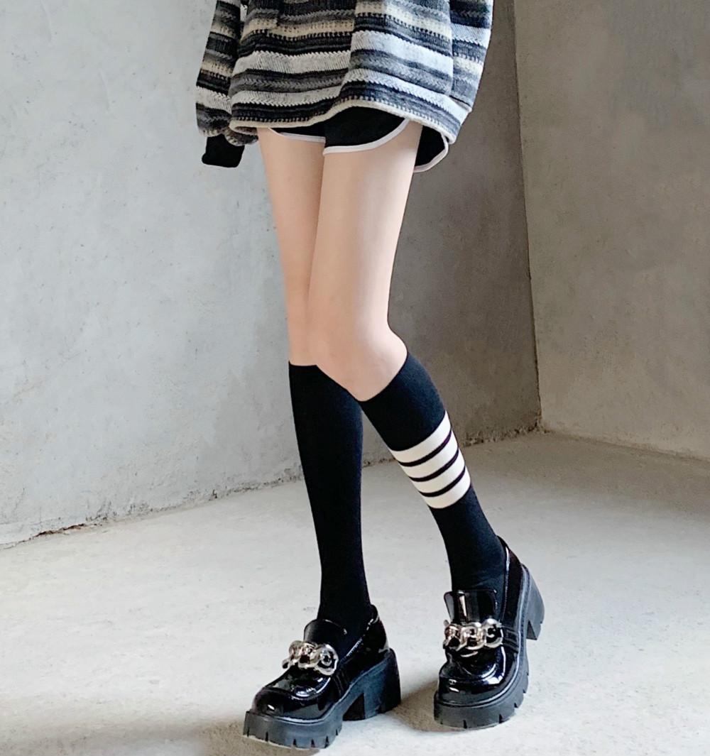 College Style Jk Calf Socks Autumn And Winter Cotton Asymmetric Four-Bar Mid-Tube Socks Thin Striped Calf Socks One size fits all чорний
College Style Jk Calf Socks Autumn And Winter Cotton Asymmetric Four-Bar Mid-Tube Socks Thin Striped Calf Socks One size fits all чорний