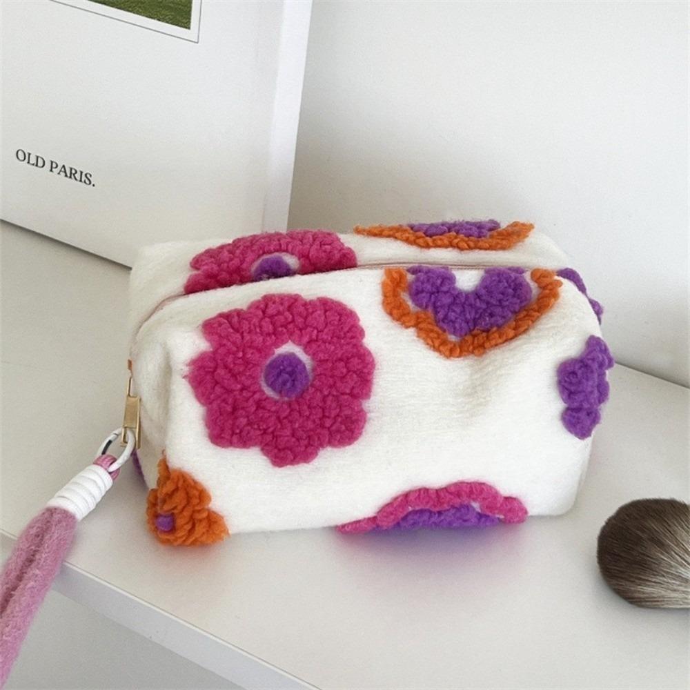 Pouch Large Capacity Makeup Bag Portable Hand-Held Toiletry Bag With Handle Flower Design Storage Bag Cosmetic Brush Storage
Pouch Large Capacity Makeup Bag Portable Hand-Held Toiletry Bag With Handle Flower Design Storage Bag Cosmetic Brush Storage
