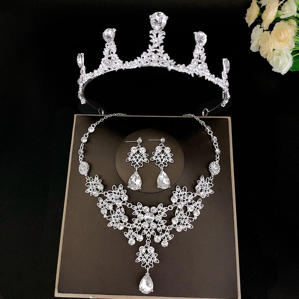 Свадебная корона, ожерелье и серьги, набор из трех предметов
Свадебная корона, ожерелье и серьги, набор из трех предметов
