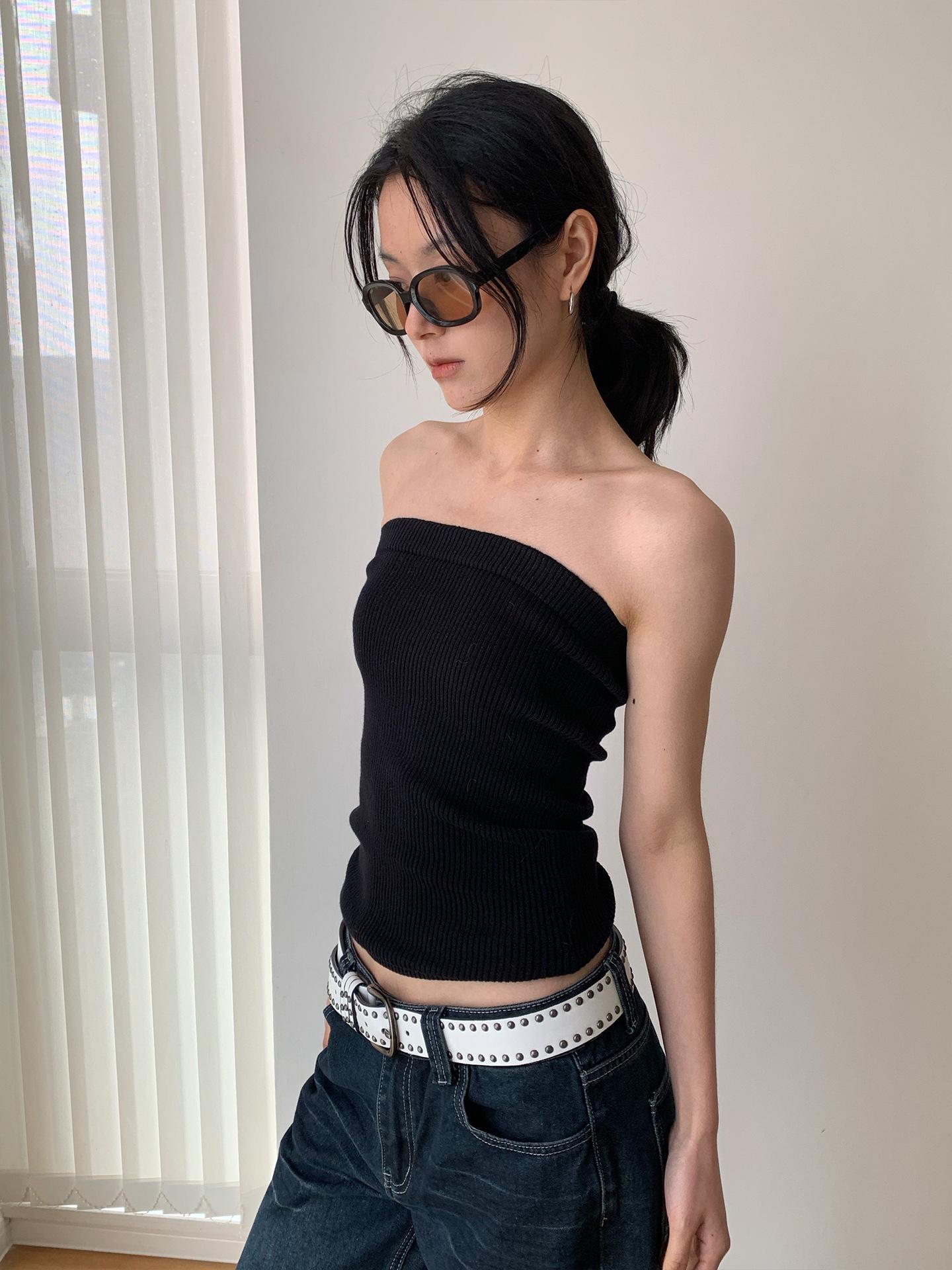 Dorothy Korean Fashion Knit Bandeau: Essential Solid Color Cropped Top for Versatile Layering One Size
Dorothy Korean Fashion Knit Bandeau: Essential Solid Color Cropped Top for Versatile Layering One Size