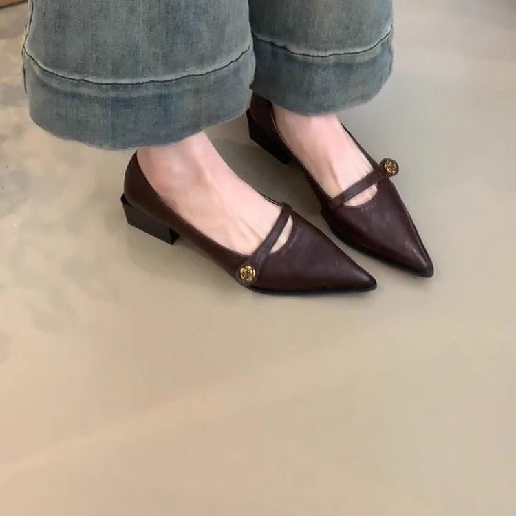 One-word strap high heels 2025 spring and autumn solid color pointed tip Mary Jane light mouth thick heel single shoes women s low heel commuting styl 35 чёрный
One-word strap high heels 2025 spring and autumn solid color pointed tip Mary Jane light mouth thick heel single shoes women s low heel commuting styl 35 чёрный