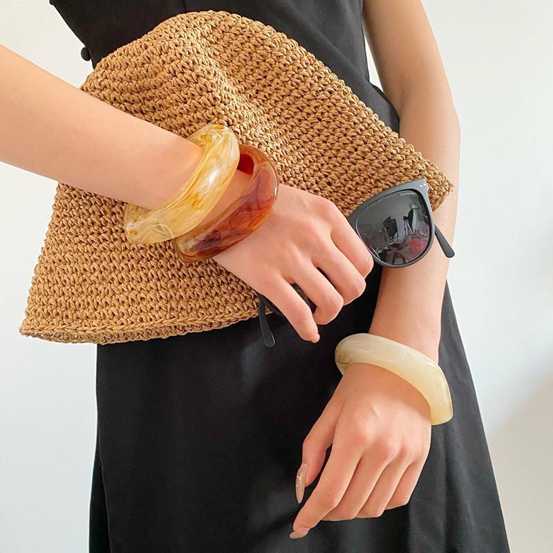 Simple geometric square round resin bracelet exaggerated temperament bracelet niche fashion high sense jewelry women
Simple geometric square round resin bracelet exaggerated temperament bracelet niche fashion high sense jewelry women