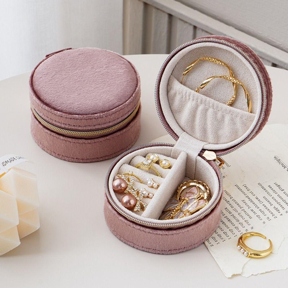 Earrings Jewelry Storage Box Round Mini Jewelry Bag Solid Color Velvet Jewelry Box Jewelry Storage розовый
Earrings Jewelry Storage Box Round Mini Jewelry Bag Solid Color Velvet Jewelry Box Jewelry Storage розовый