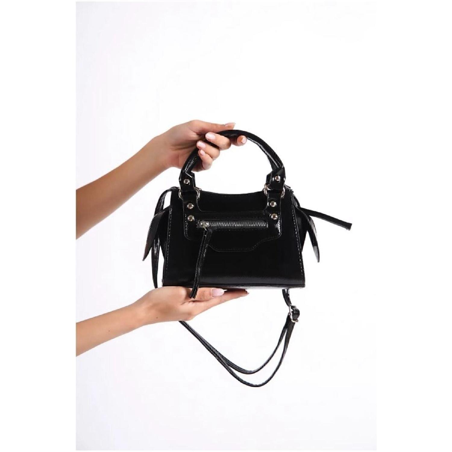 Женская мини-сумка на руку и через плечо зелёный
Женская мини-сумка на руку и через плечо зелёный