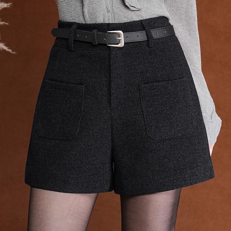 Elegant High-Waisted Wool Wide-Leg Shorts for Women - 2025 Korean Winter Style XL чорний
Elegant High-Waisted Wool Wide-Leg Shorts for Women - 2025 Korean Winter Style XL чорний