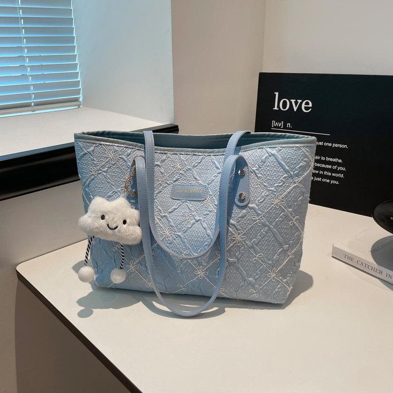 Женская вместительная новая осенняя повседневная трендовая персональная сумка-тоут на плечо с подвеской Without pendant синий
Женская вместительная новая осенняя повседневная трендовая персональная сумка-тоут на плечо с подвеской Without pendant синий