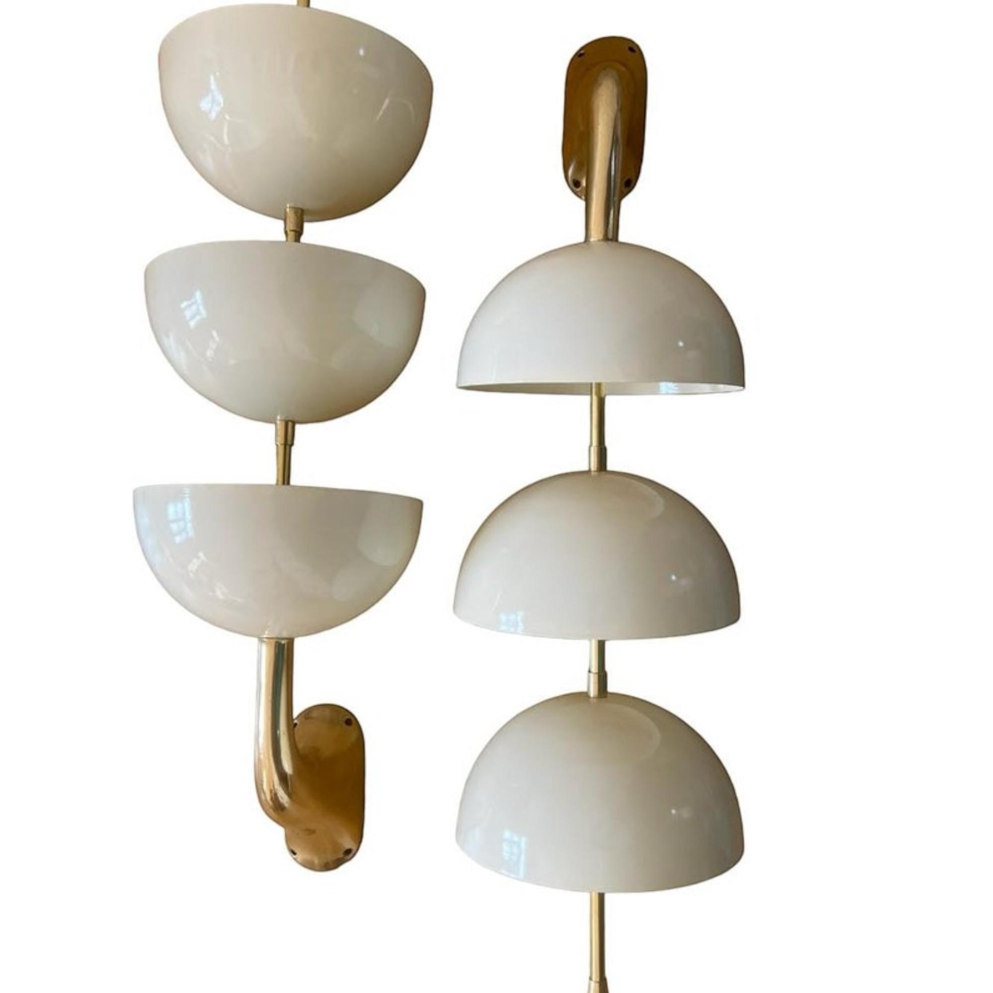 Настенное бра с тремя чашами, белое и латунное, в стиле Stilnovo - современный светильник середины века