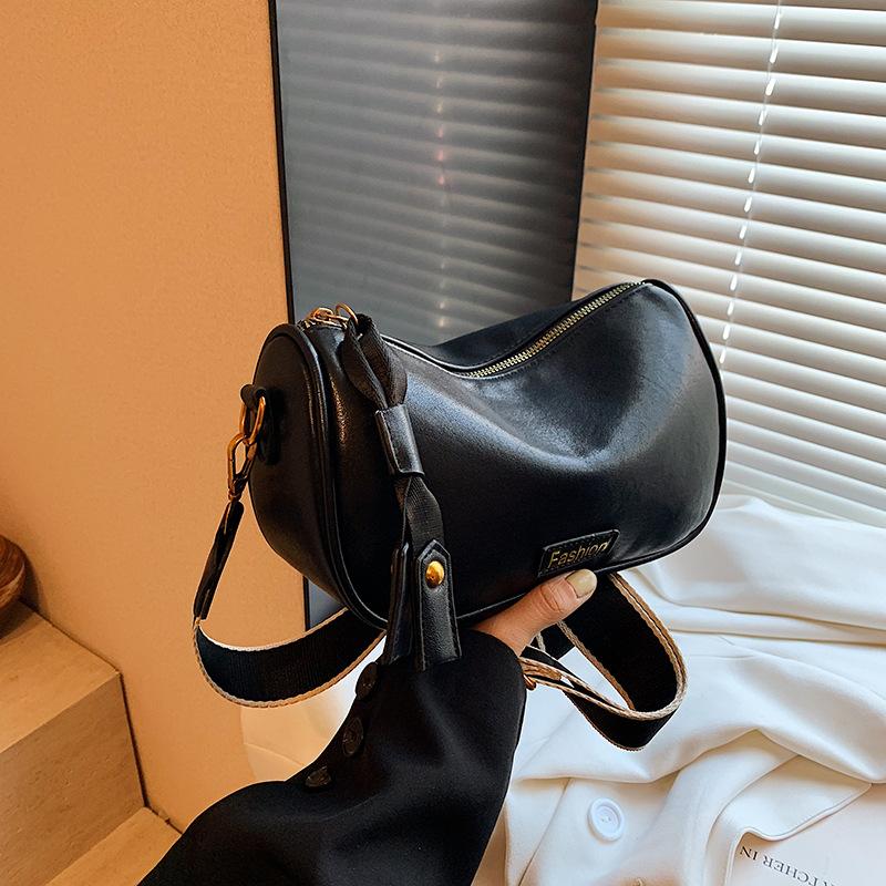 В этом году популярна новая сумка Boston 2024, сумка-мессенджер для женщин, универсальная маленькая модная сумка-подушка.
В этом году популярна новая сумка Boston 2024, сумка-мессенджер для женщин, универсальная маленькая модная сумка-подушка.