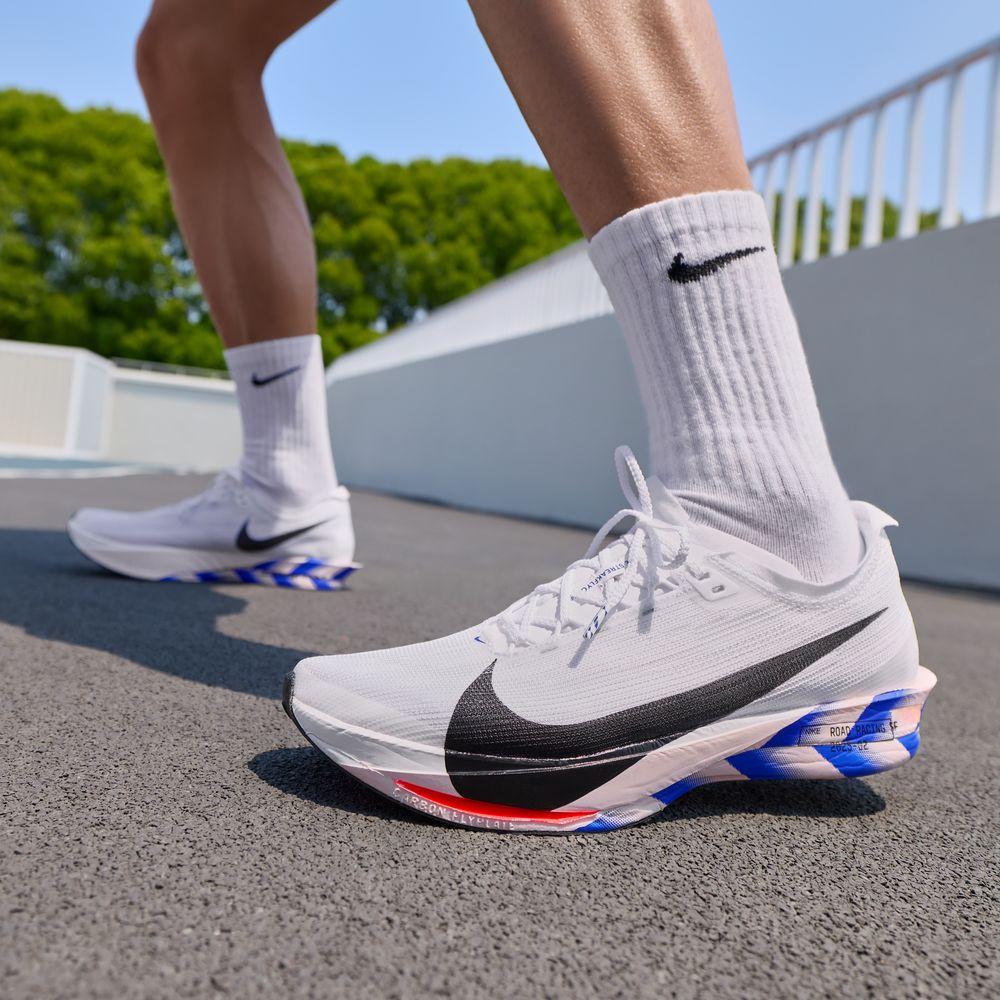 Nike Streakfly 2 White Racer Blue Bright Crimson Black 43
Nike Streakfly 2 White Racer Blue Bright Crimson Black 43