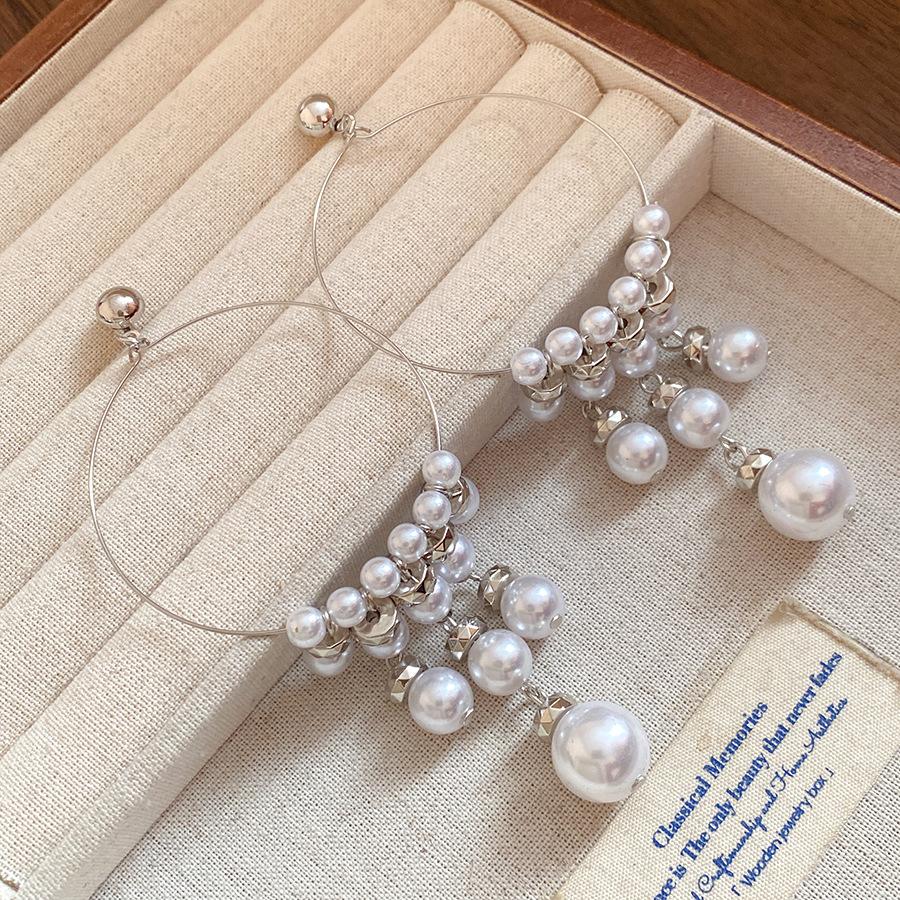 French retro silver needle round pearl fringed earrings light luxury high-end stud earrings niche fashion versatile earrings women
French retro silver needle round pearl fringed earrings light luxury high-end stud earrings niche fashion versatile earrings women