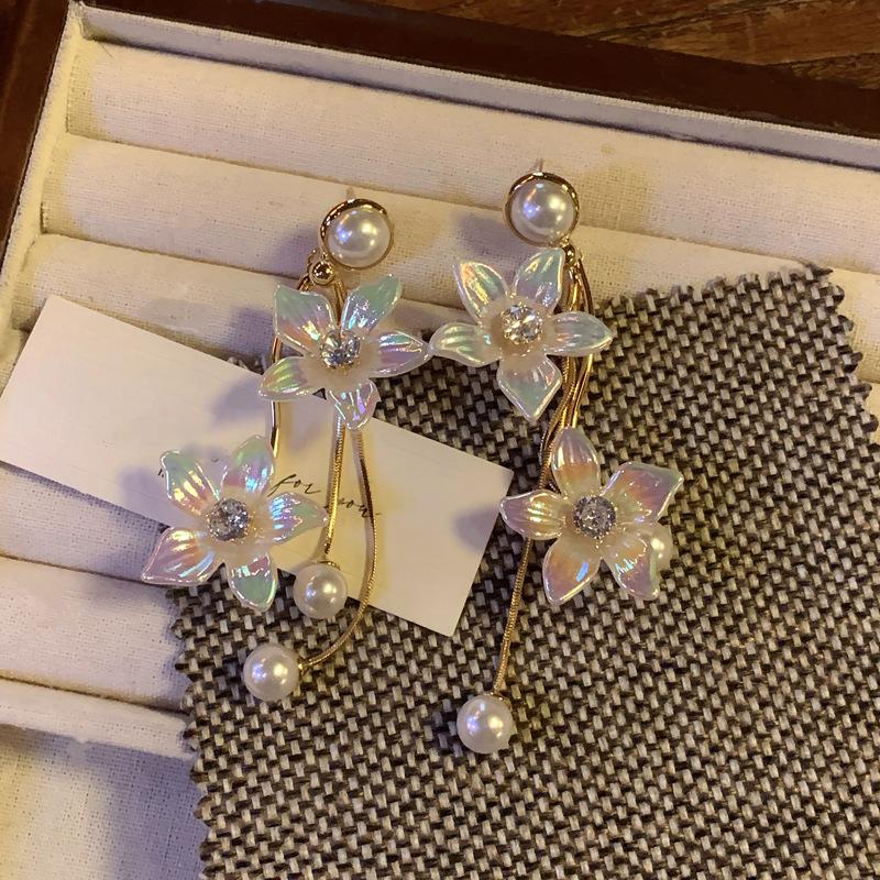 Серьги с бахромой из жемчуга в виде цветка, темпераментные, модные, элегантные серьги-гвоздики, универсальные серьги с высоким чувством стиля, женские
Серьги с бахромой из жемчуга в виде цветка, темпераментные, модные, элегантные серьги-гвоздики, универсальные серьги с высоким чувством стиля, женские