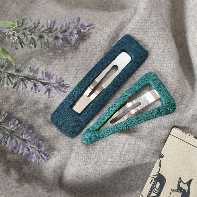 Triangle snap pin 2-piece set (blue + navy)
Triangle snap pin 2-piece set (blue + navy)