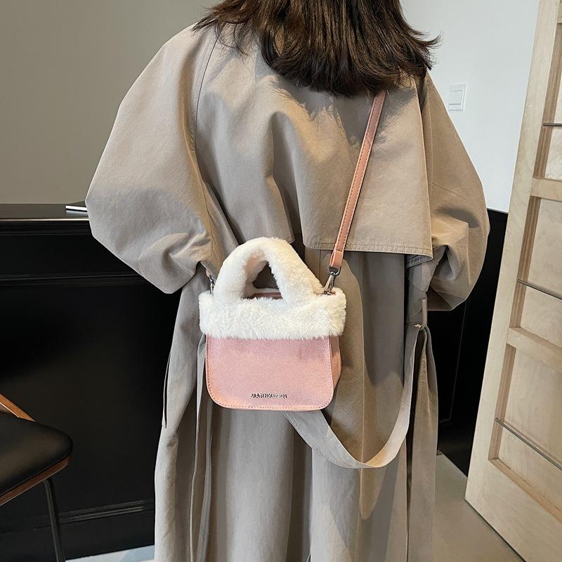Portable plush bag women s 2025 new fashion suede bucket bag simple shoulder messenger bag 18*7*15 коричневый
Portable plush bag women s 2025 new fashion suede bucket bag simple shoulder messenger bag 18*7*15 коричневый